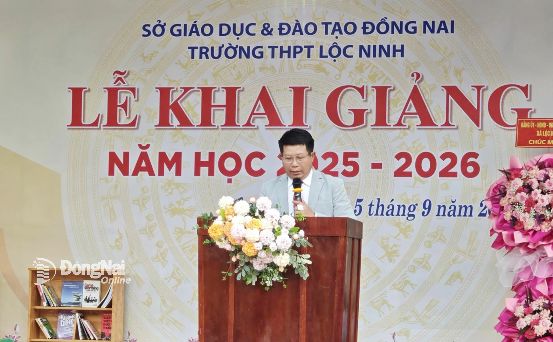 Principal of Loc Ninh High School Tran Hong Phuoc reads the opening speech. Photo: Duck Duy