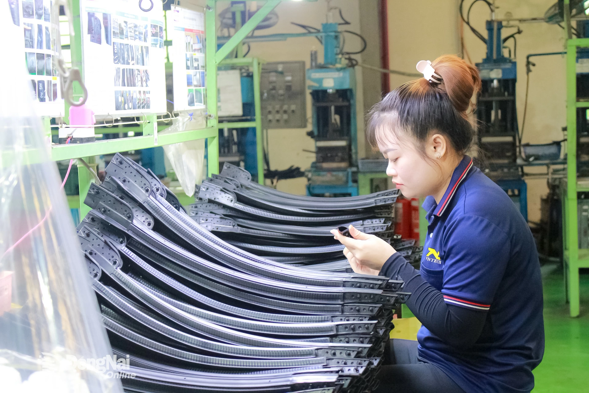 Công nhân Công ty TNHH Vintech Seal (xã Nhơn Trạch, tỉnh Đồng Nai) yên tâm sản xuất khi có Công đoàn đồng hành