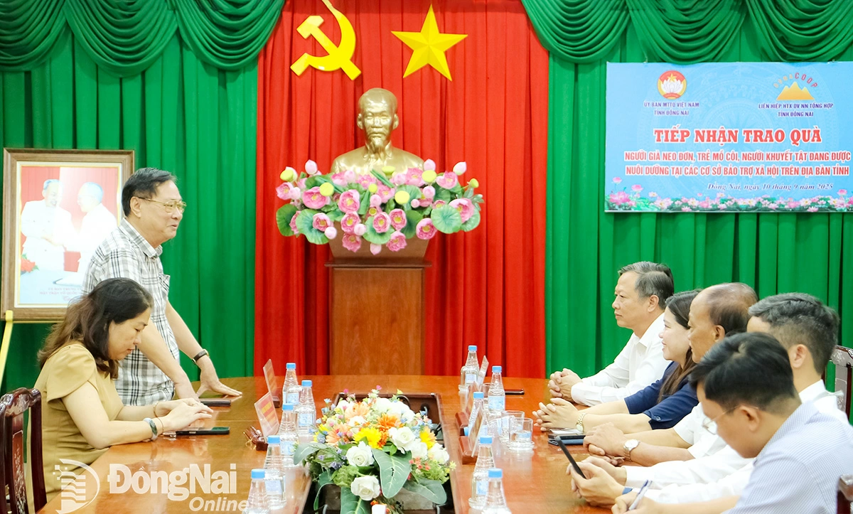 Nguyen Huu Son, Head of the Supervisory Board of Dong Nai General Agricultural Service Cooperative Union, speaks at the program. Photo: Van Truyen