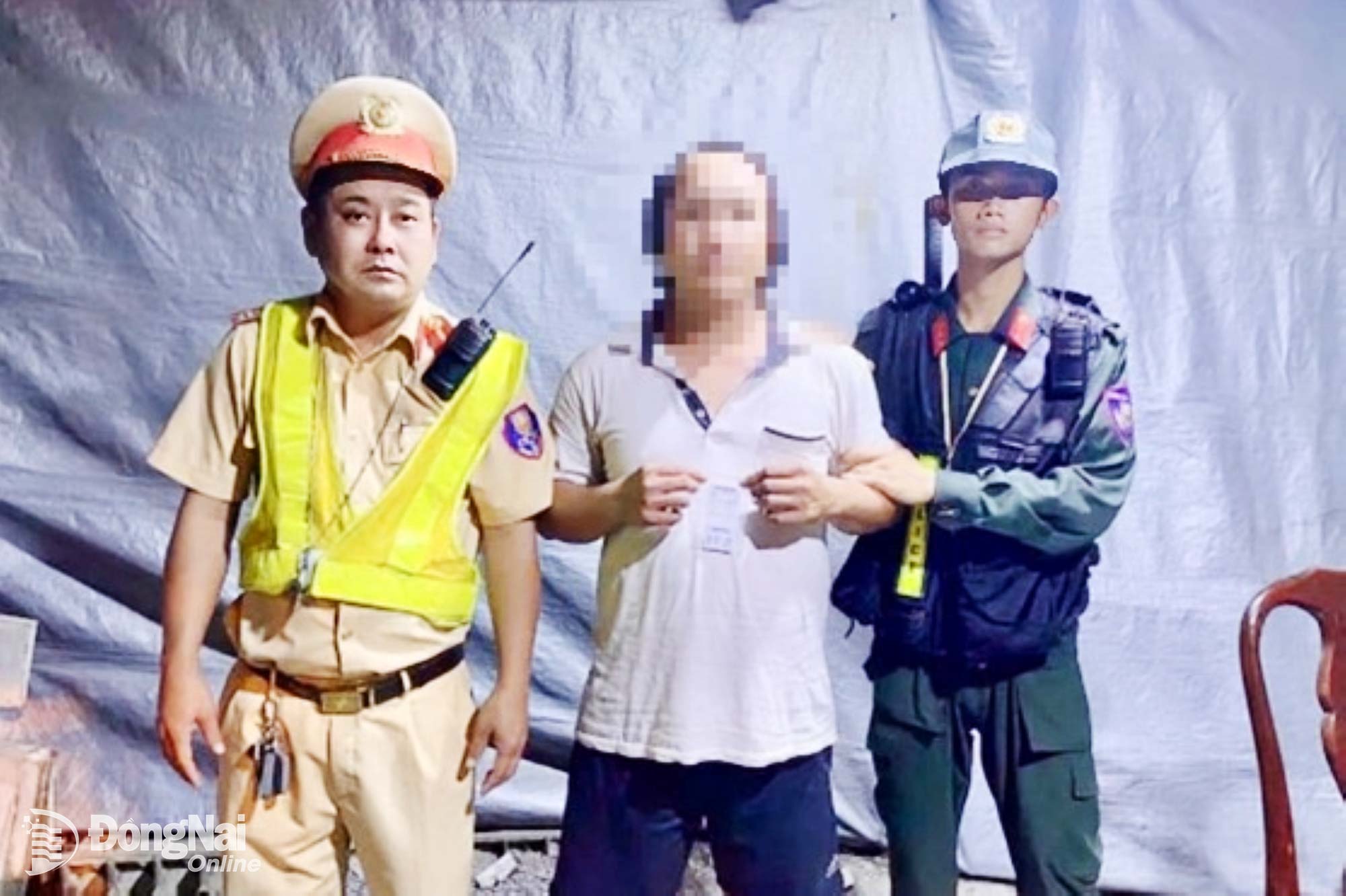 Cảnh sát giao thông phát hiện đối tượng P.D.V. dương tính với chất ma túy nhưng vẫn lái xe máy trên quốc lộ 1 (đoạn qua phường Trấn Biên, tỉnh Đồng Nai) vào ngày 10-9. Ảnh: Bảo Long