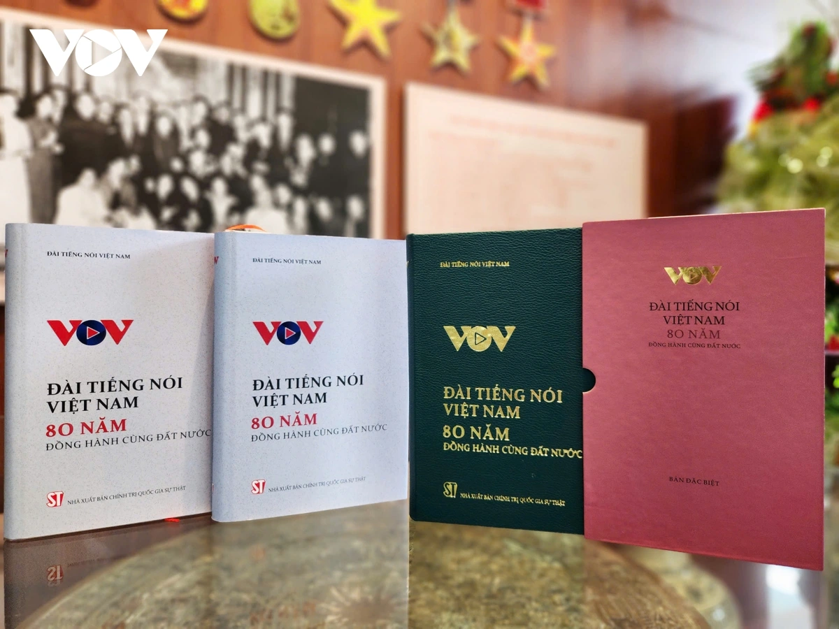 Cuốn sách “Đài Tiếng nói Việt Nam – 80 năm đồng hành cùng đất nước”
