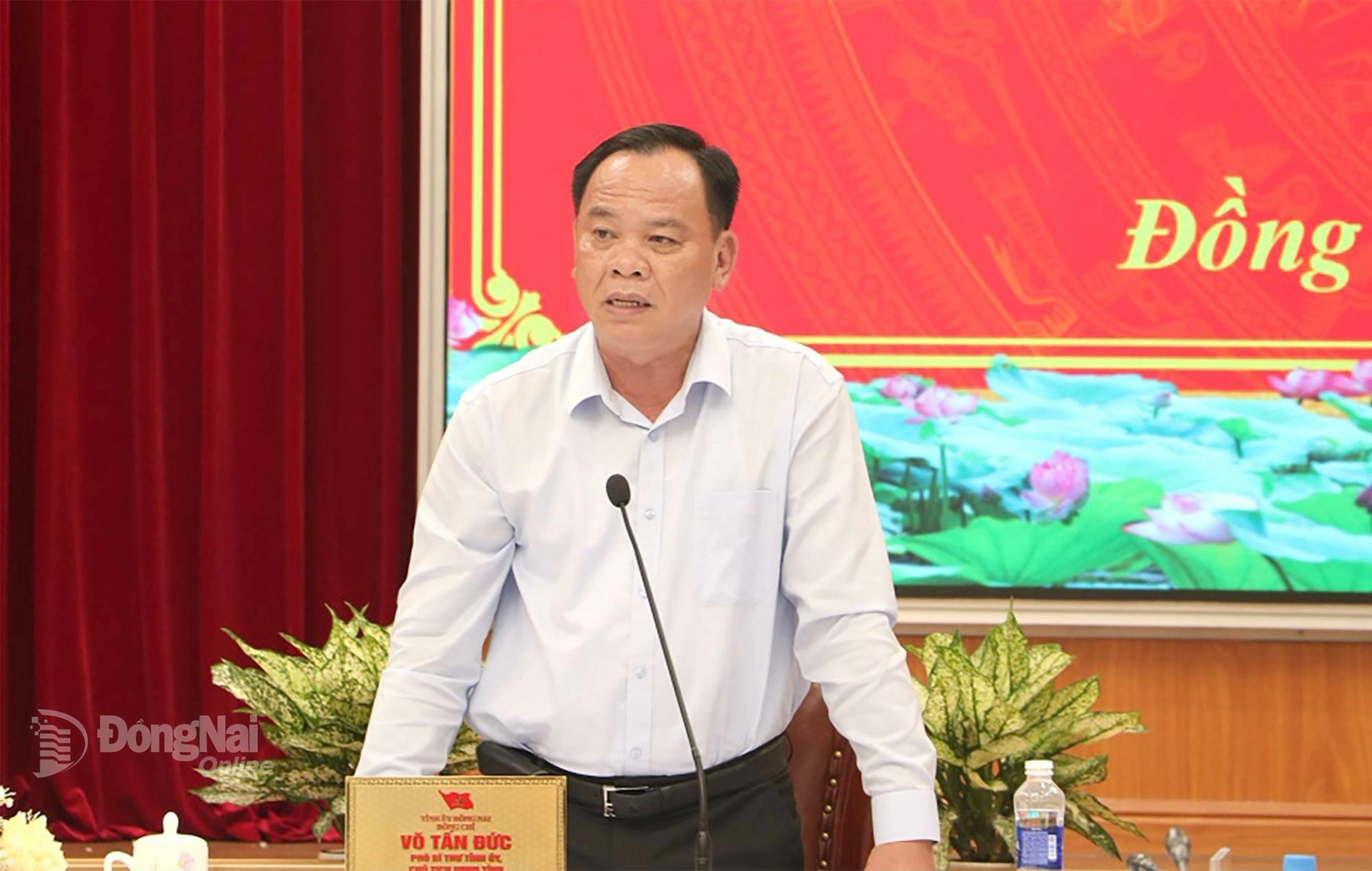 Deputy Secretary of the Provincial Party Committee and Chairman of the Dong Nai Peoples Committee, Vo Tan Duc, speaks at the meeting. Photo: Pham Tung