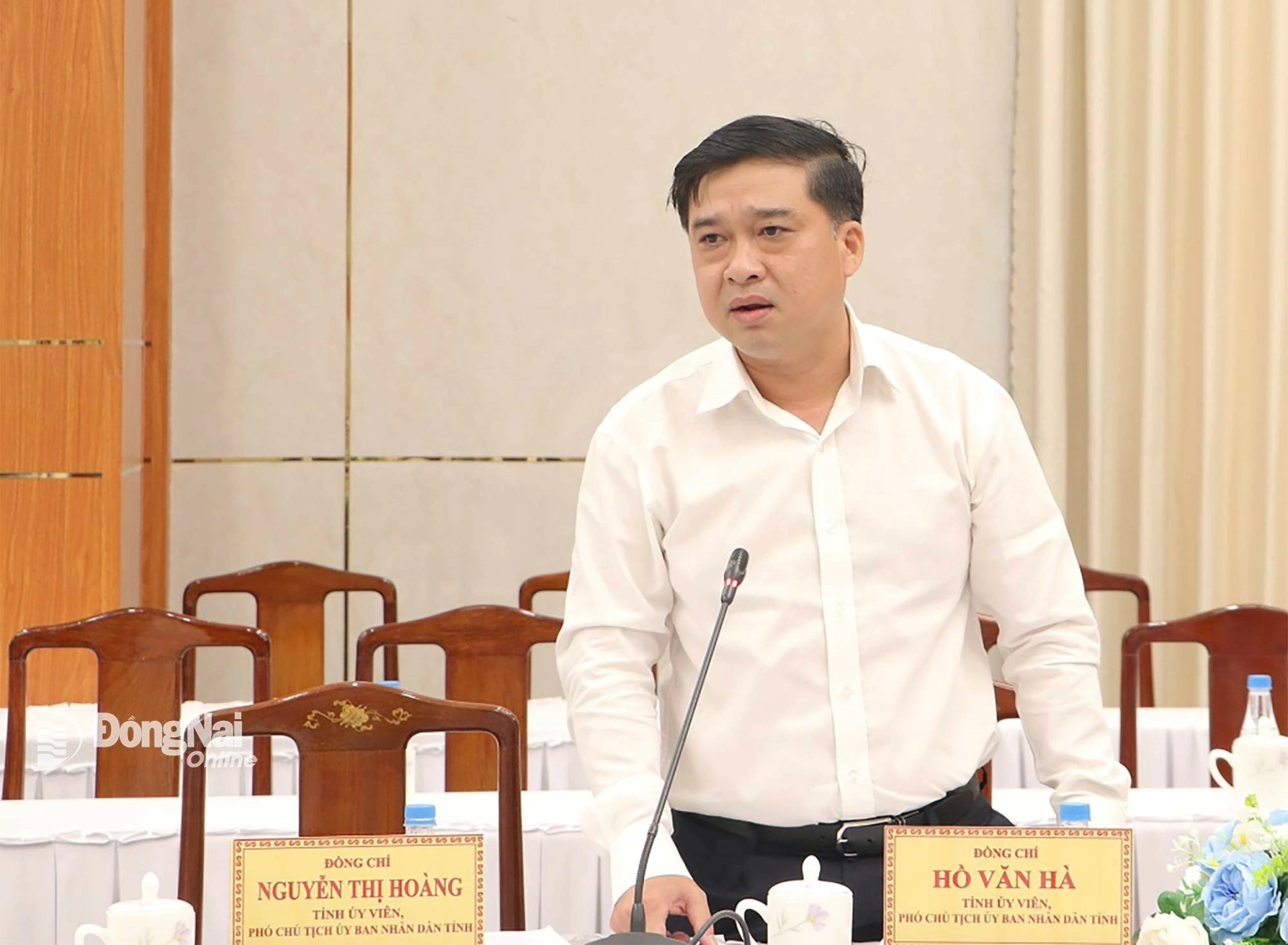 Provincial Party Committee Member and Vice Chairman of the Dong Nai Peoples Committee, Ho Van Ha, speaks at the meeting. Photo: Pham Tung