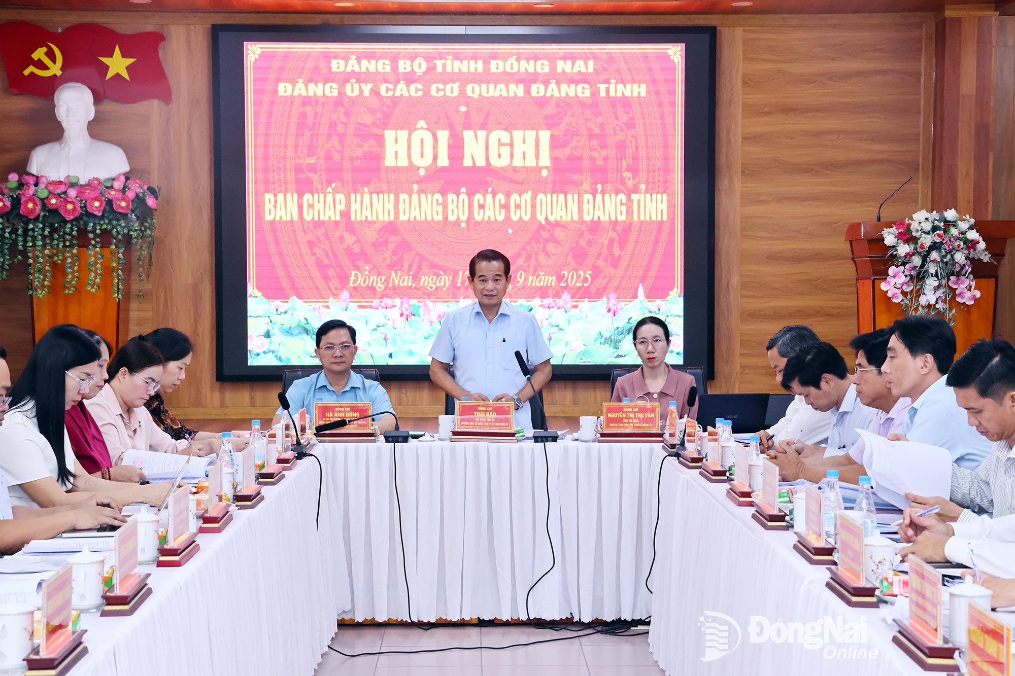 Thai Bao, Deputy Secretary of the provincial Party Committee, Head of the provincial Party Committee’s Organization Board, and Secretary of the Party Committee of Dong Nai provincial Party Agencies speaks at the conference. Photo: Cong Nghia