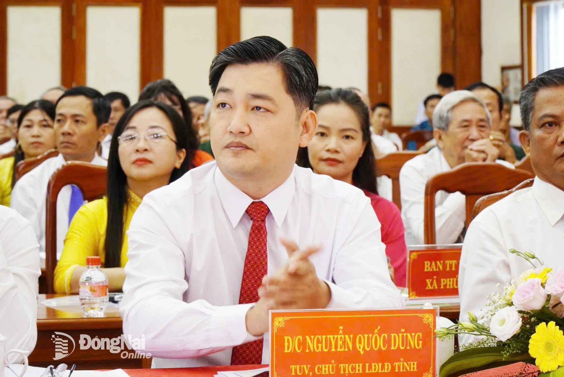 Nguyen Quoc Dung, Member of the Provincial Party Committee, Vice Chairman of the VFF Committee of Dong Nai province, and Chairman of the Dong Nai Confederation of Labor, together with delegates attend the congress. Photo: Vu Nguyen