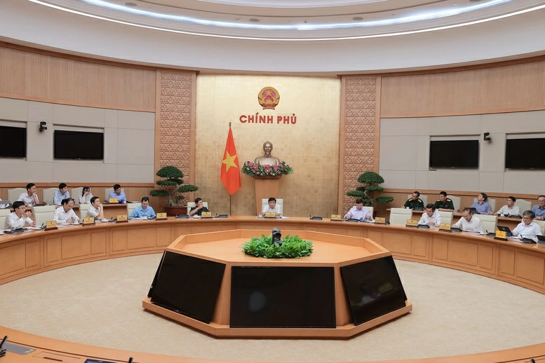 Phó Thủ tướng nhấn mạnh: Những sản phẩm được lựa chọn phải trúng và đúng để có thể làm ngay, thực hiện trọng tâm, trọng điểm, tạo đột phá ngay - Ảnh: VGP/Thu Sa