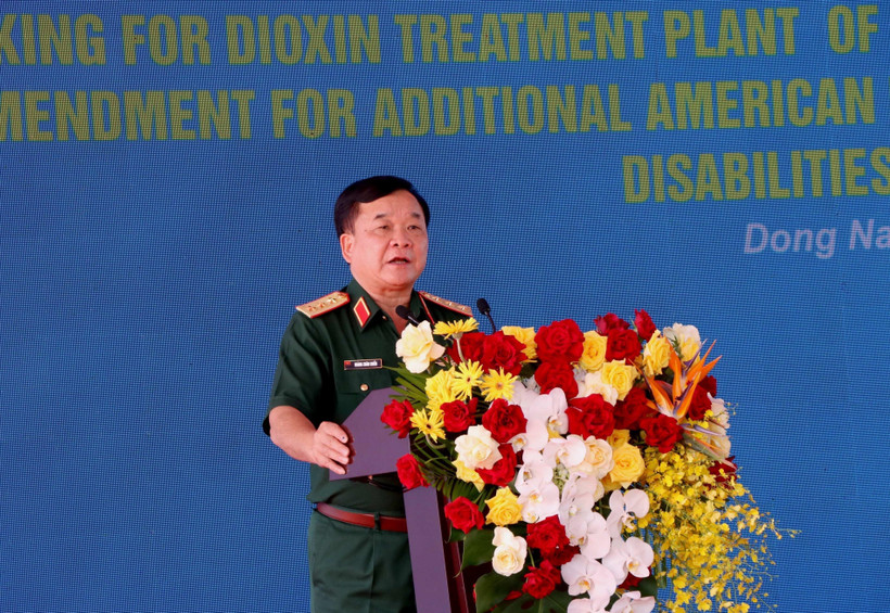 Deputy Minister of National Defence Sen. Lt. Gen. Hoang Xuan Chien addresses the ceremony at Bien Hoa Air Base in Dong Nai on September 15. (Photo: VNA)
