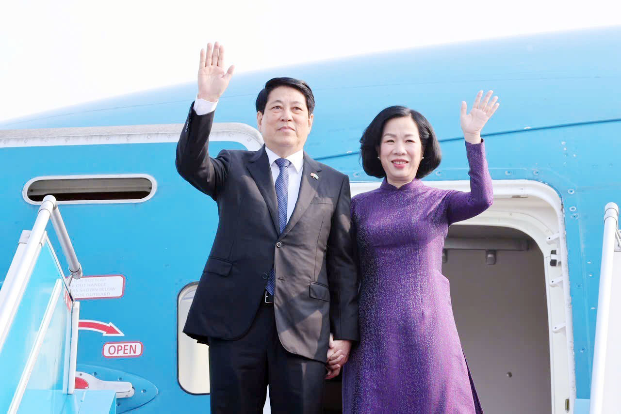 Chủ tịch nước Lương Cường và Phu nhân rời Hà Nội, lên đường dự Phiên Thảo luận chung cấp cao Đại hội đồng Liên hợp quốc khóa 80, kết hợp hoạt động song phương tại Hoa Kỳ. Ảnh: TTXVN