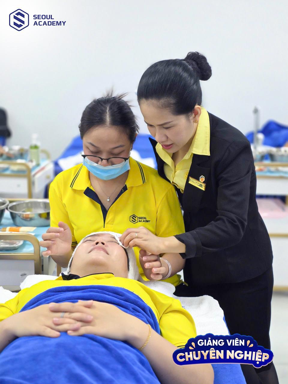 Đội ngũ giảng viên tại Seoul Academy là những người giỏi chuyên môn, giàu kinh nghiệm thực tế.