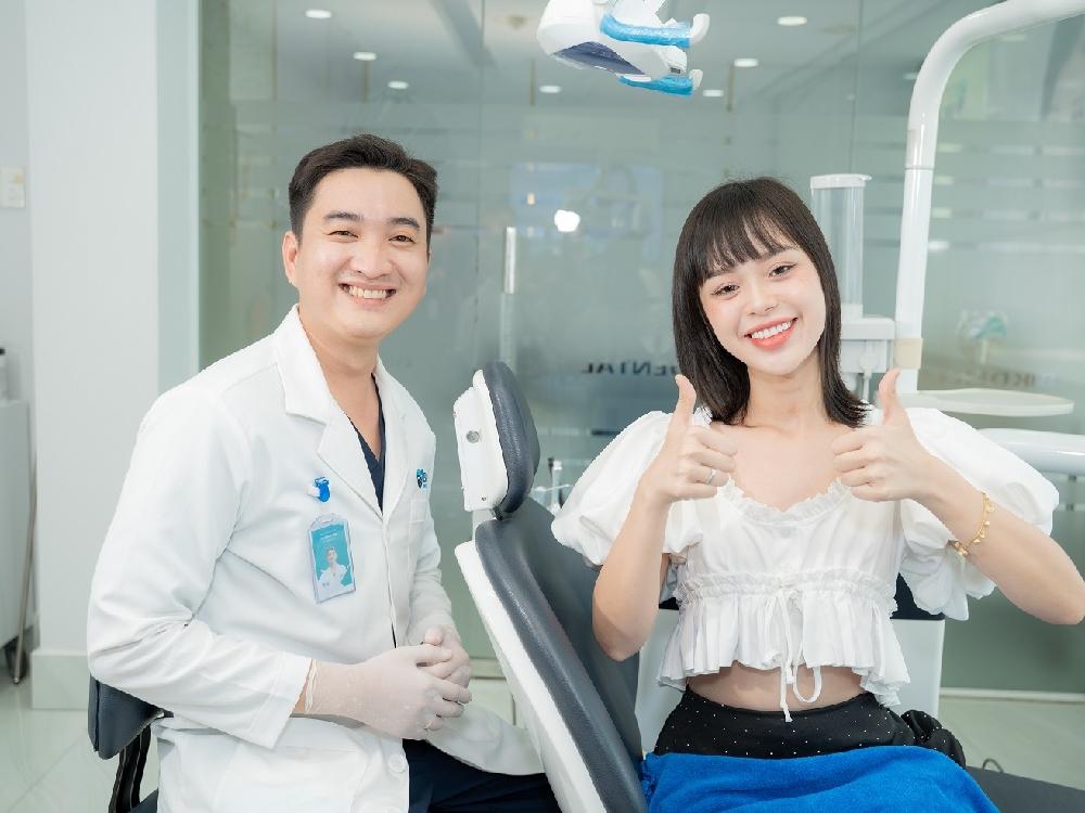 Khách hàng hài lòng với bác sĩ tại Nha khoa quốc tế BIK.