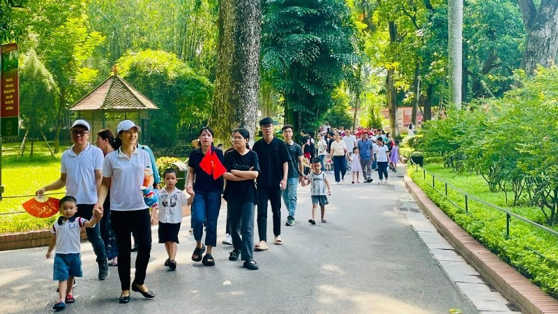 The tourism industry serves about 5.5 million visitors during the National Day holiday.