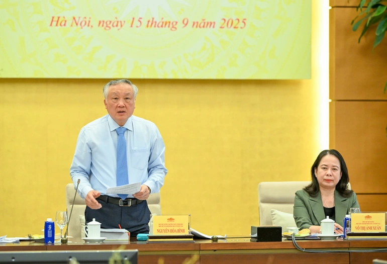 Phó Thủ tướng Thường trực Nguyễn Hòa Bình, Phó Chủ tịch Hội đồng Bầu cử quốc gia phát biểu tại phiên họp. (Ảnh: DUY LINH)