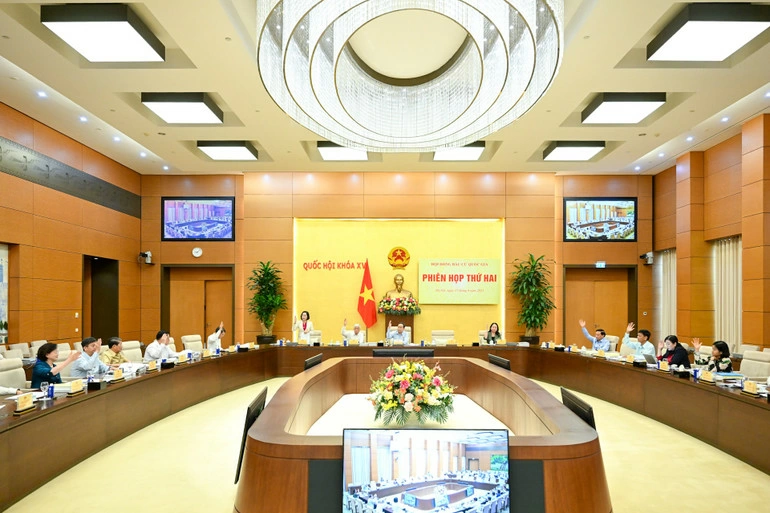 Quang cảnh phiên họp thứ hai Hội đồng Bầu cử quốc gia. (Ảnh: DUY LINH)