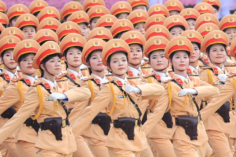 Khối nữ sĩ quan Cảnh sát giao thông