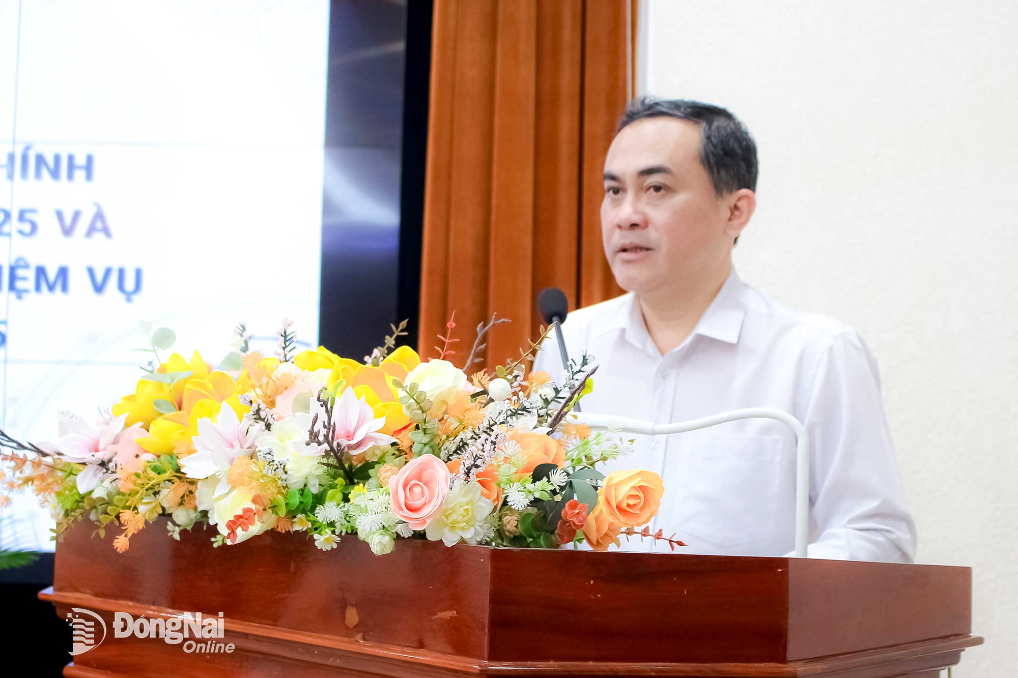Member of the Standing Committee of the Provincial Party Committee and Vice Chairman of the Dong Nai Provincial People’s Committee, Le Truong Son, delivers the opening speech at the conference. Photo: Ho Thao