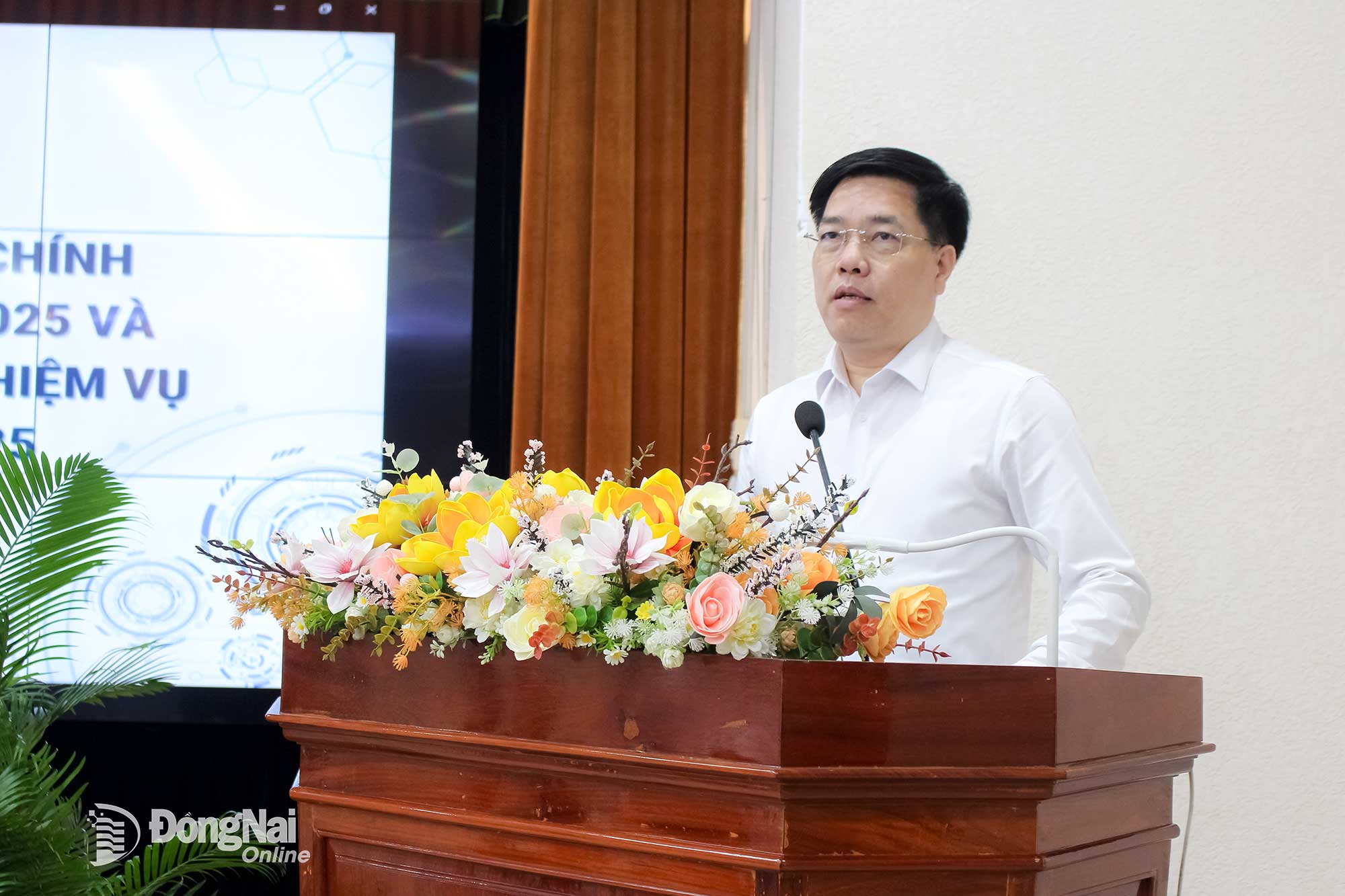 Director of the Department of Administrative Reform (Ministry of Home Affairs) Pham Minh Hung speaks at the conference. Photo: Ho Thao