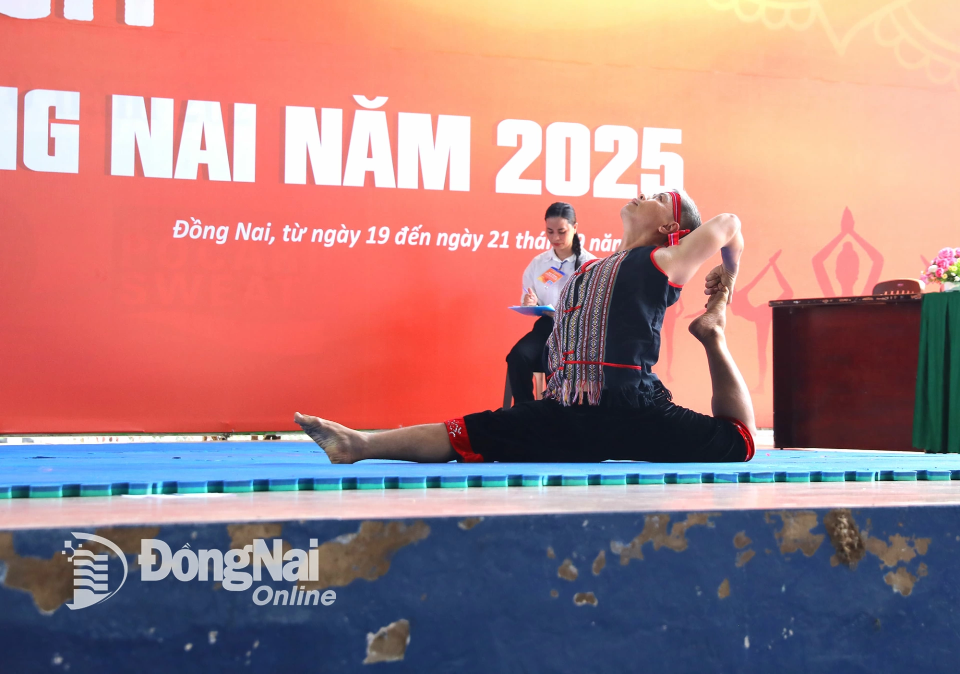 Một vận động viên nam thi đấu nội dung đơn nghệ thuật nhóm từ 48 tuổi trở lên. Ảnh: Huy Anh