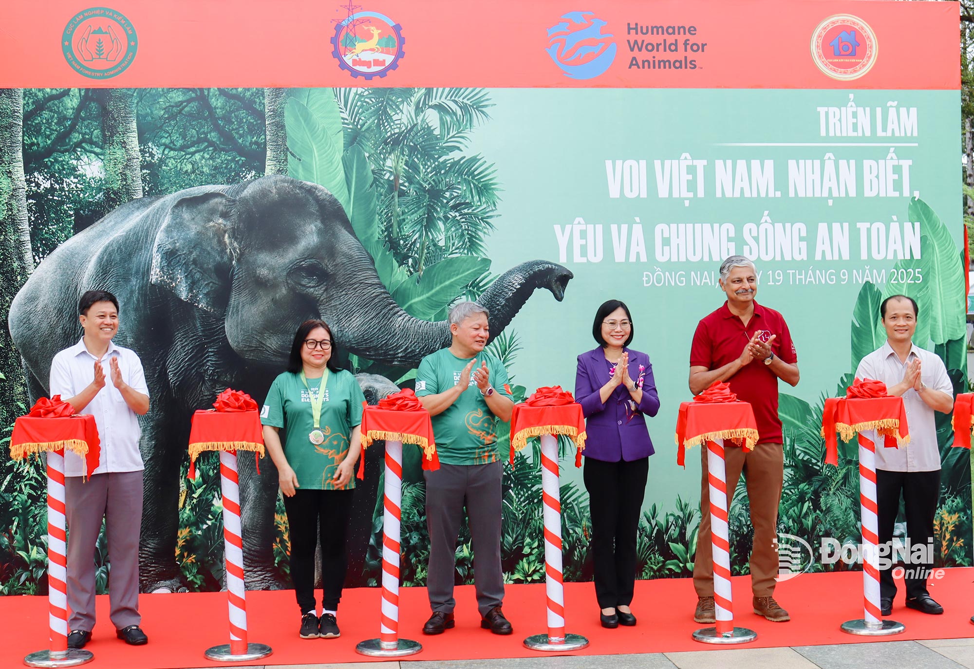 Leaders of Dong Nai Provincial Peoples Committee, Ministry of Agriculture and Environment, and the Asian Elephant Specialist Group cut the ribbon to open the Vietnam Elephant Exhibition, promoting awareness, love, and safe coexistence. Photo: Hoang Loc