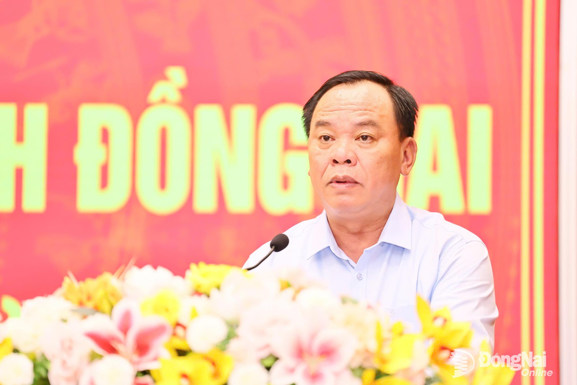 Deputy Secretary of the Provincial Party Committee, Chairman of the Peoples Committee of Dong Nai province, Vo Tan Duc, provides information on the results of implementing and operating the two-tier local government model in Dong Nai province (from July 1, 2025, to September 18, 2025). Photo: Cong Nghia