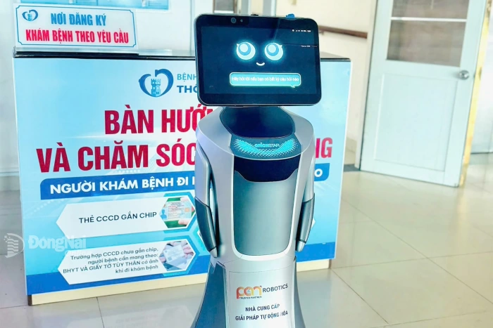 Bệnh viện đầu tiên tại Đồng Nai đưa vào sử dụng Robot dịch vụ AI