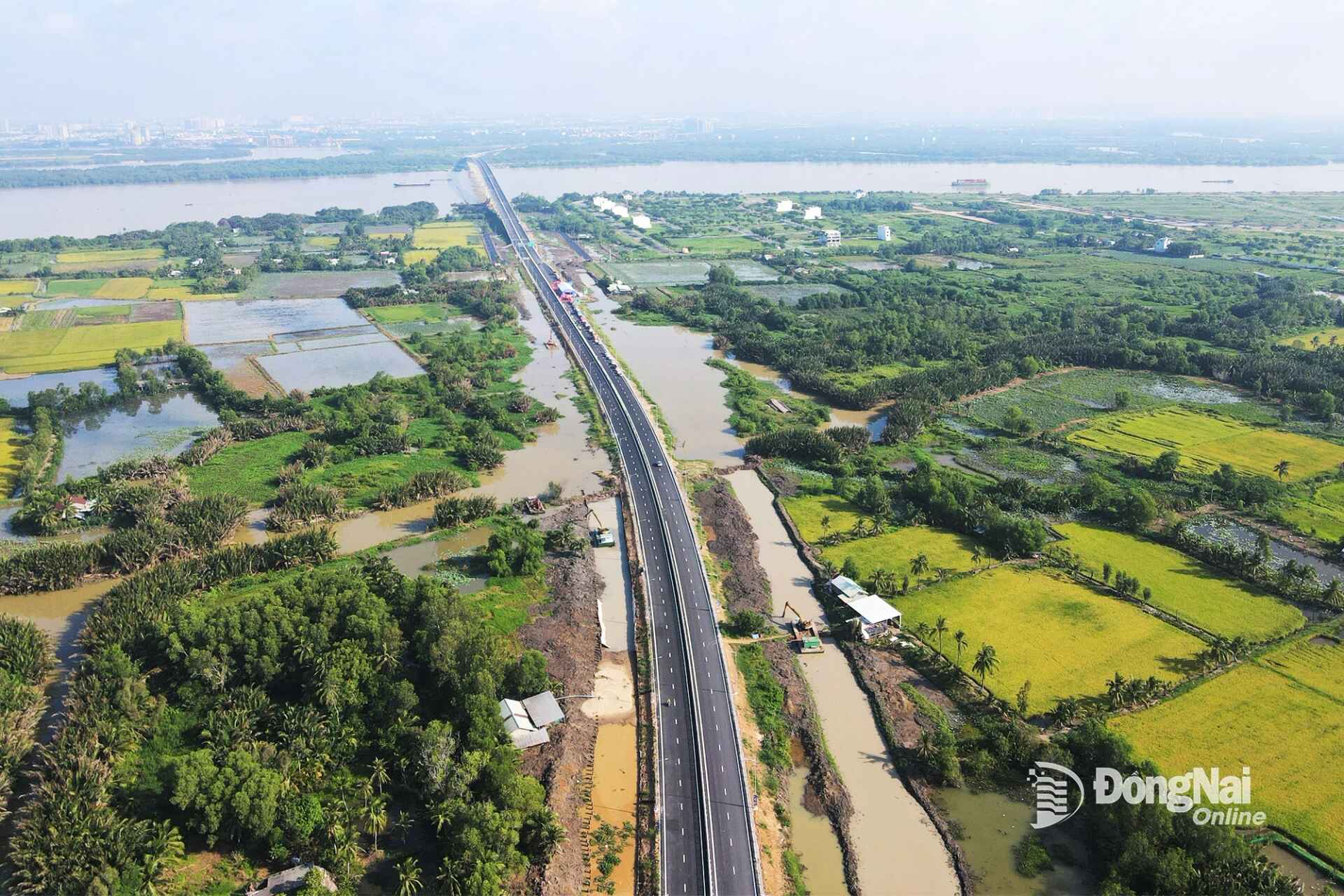 Component Project 1A, which includes the Nhon Trach Bridge on Ho Chi Minh Citys Ring Road 3, officially opened on August 20, 2025, establishing a new connection axis between Dong Nai and Ho Chi Minh City. Photo: Pham Tung