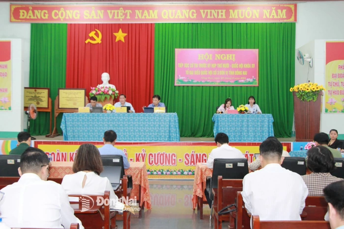 Voters of Song Ray commune suggest additional benefits for officials and civil servants after administrative mergers