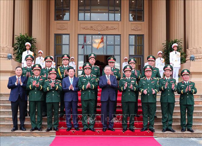 Tổng Bí thư Tô Lâm và các đại biểu dự lễ kỷ niệm 80 năm Ngày truyền thống Tổng cục Công nghiệp quốc phòng - Ảnh: TTXVN