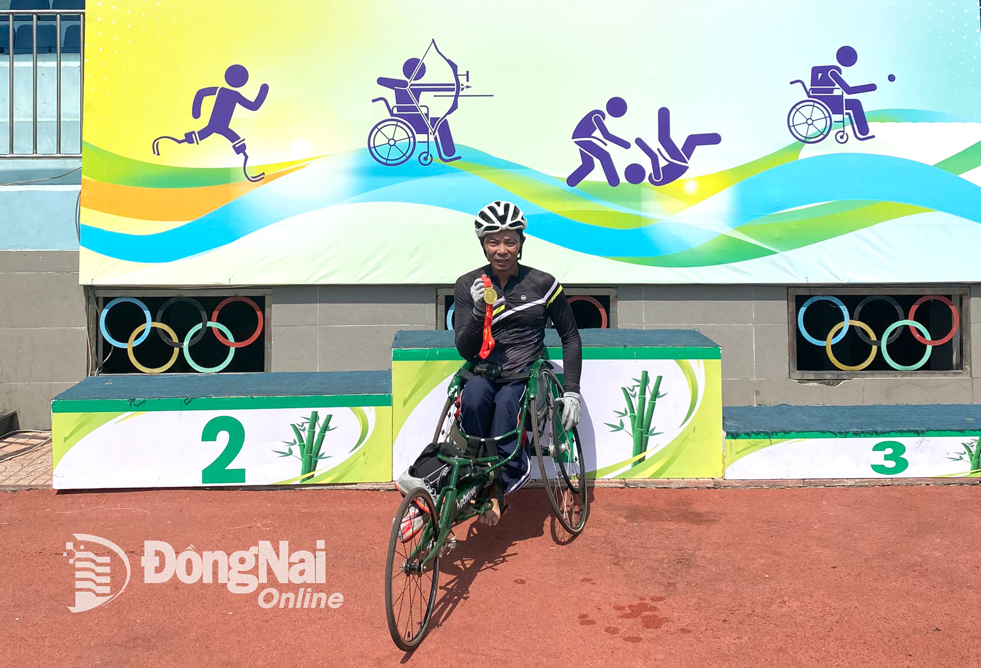 Vận động viên Đồng Nai Nguyễn Văn Bích xuất sắc đạt huy chương vàng 800m xe lăn ở hạng thương tật T54. Ảnh: NVCC