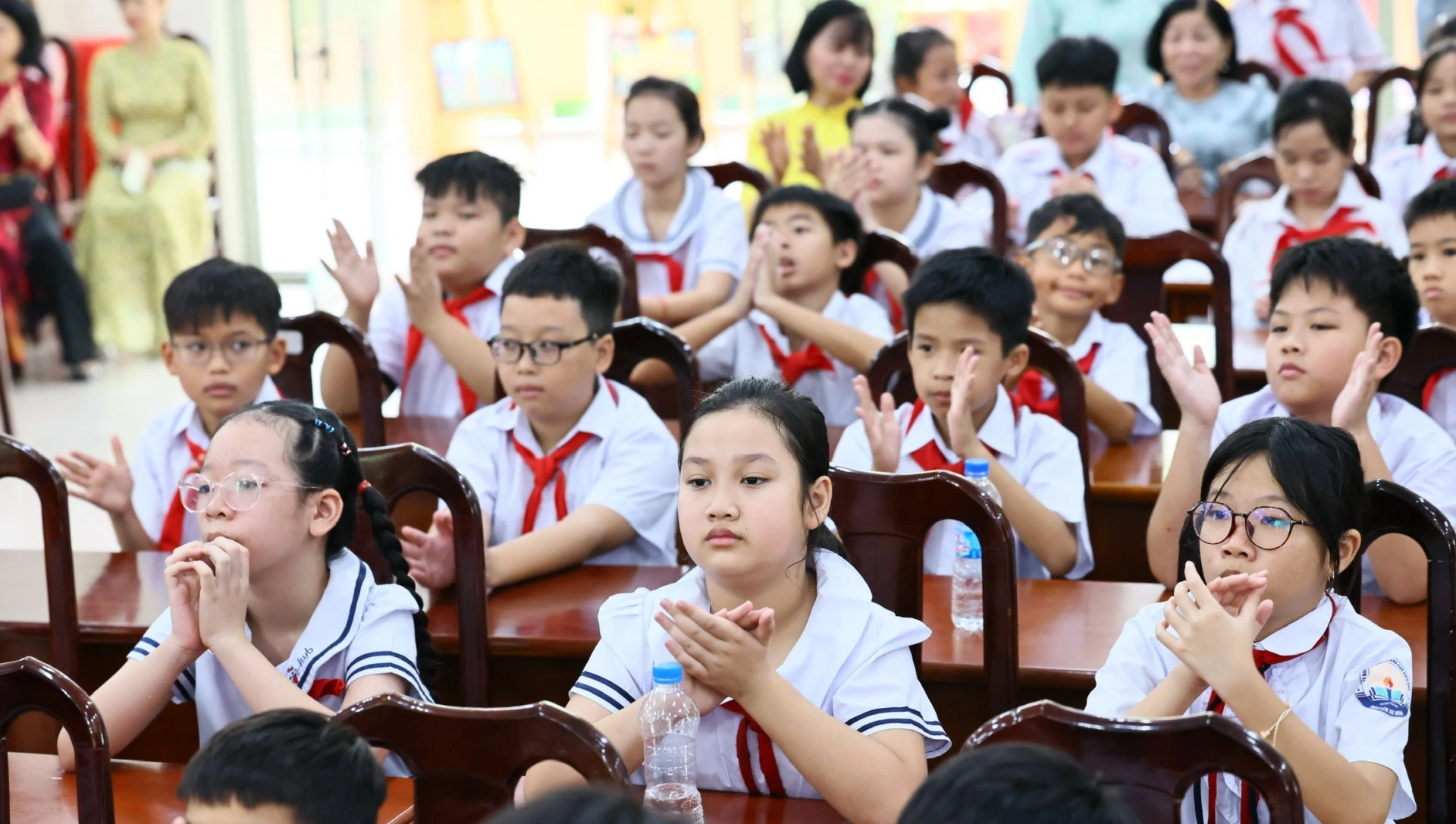 Đã có hơn 1,2 triệu học sinh, học viên và sinh viên các bậc học của Đồng Nai theo dõi trực tiếp buổi lễ kỷ niệm 80 năm truyền thống ngành Giáo dục và lễ khai giảng năm học mới 2025-2026 do Bộ Giáo dục và Đào tạo tổ chức. Ảnh: Công Nghĩa