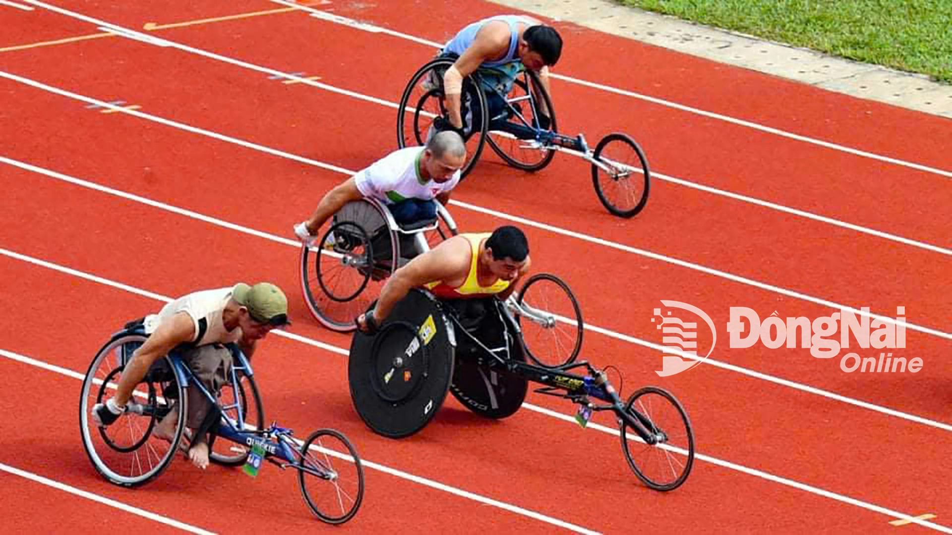 Vận động viên Nguyễn Văn Bích tranh tài nội dung xe lăn tại một Giải vô địch quốc gia thể thao người khuyết tật. Ảnh: NVCC