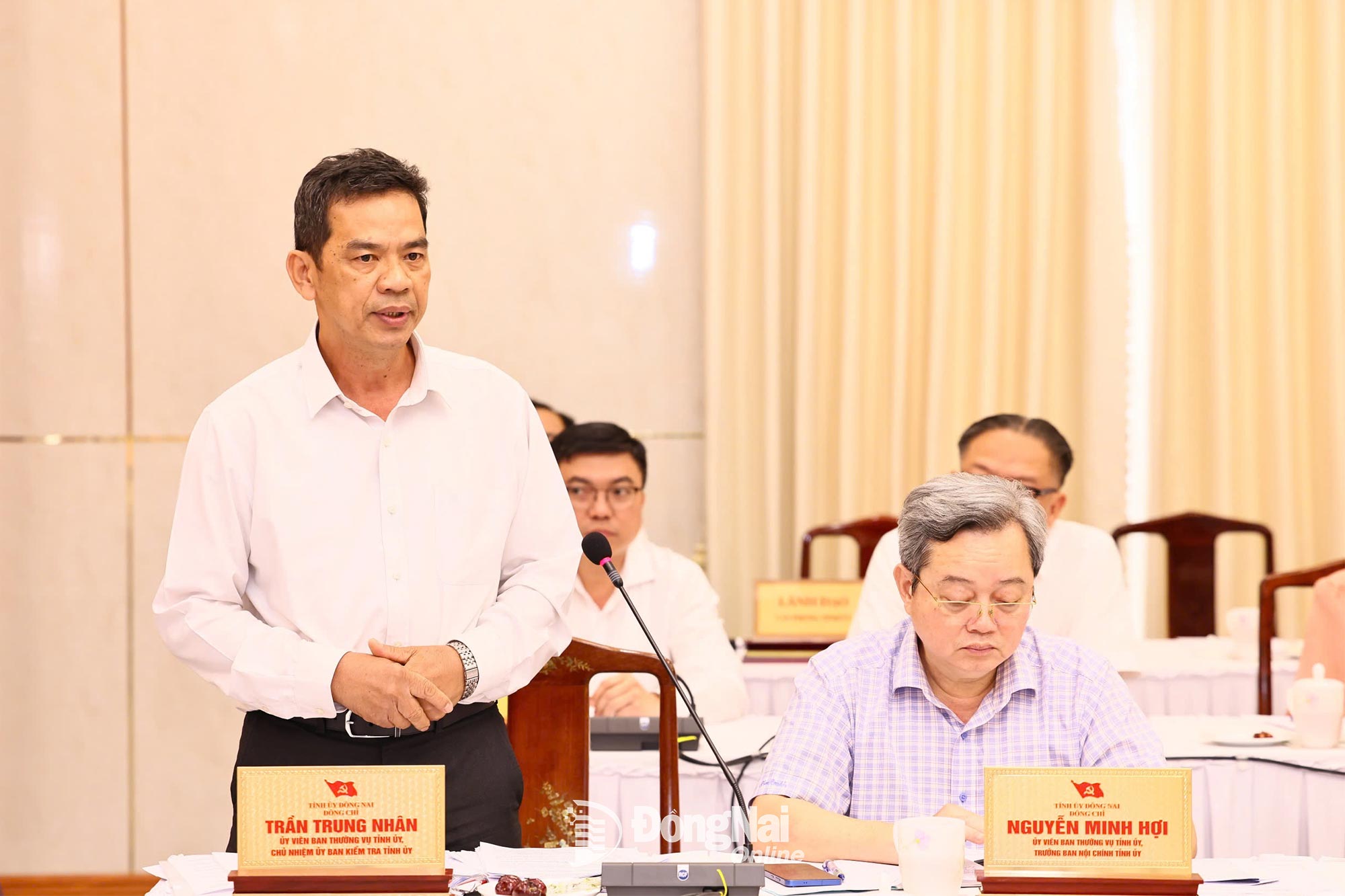 Ủy viên Ban Thường vụ Tỉnh ủy, Chủ nhiệm Ủy ban Kiểm tra Tỉnh ủy Đồng Nai Trần Trung Nhân phát biểu thảo luận tại hội nghị. Ảnh: Công Nghĩa