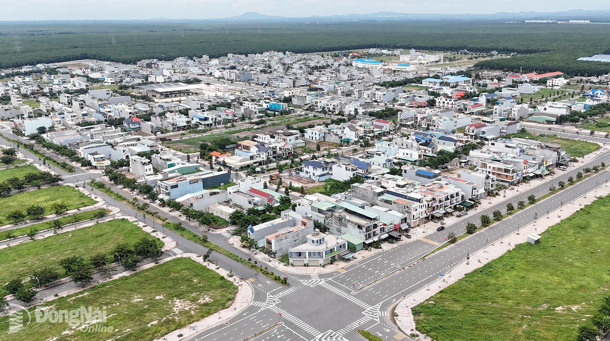 Loc An - Binh Son Resettlement Area is one of the large-scale resettlement areas developed with modern, integrated infrastructure.


