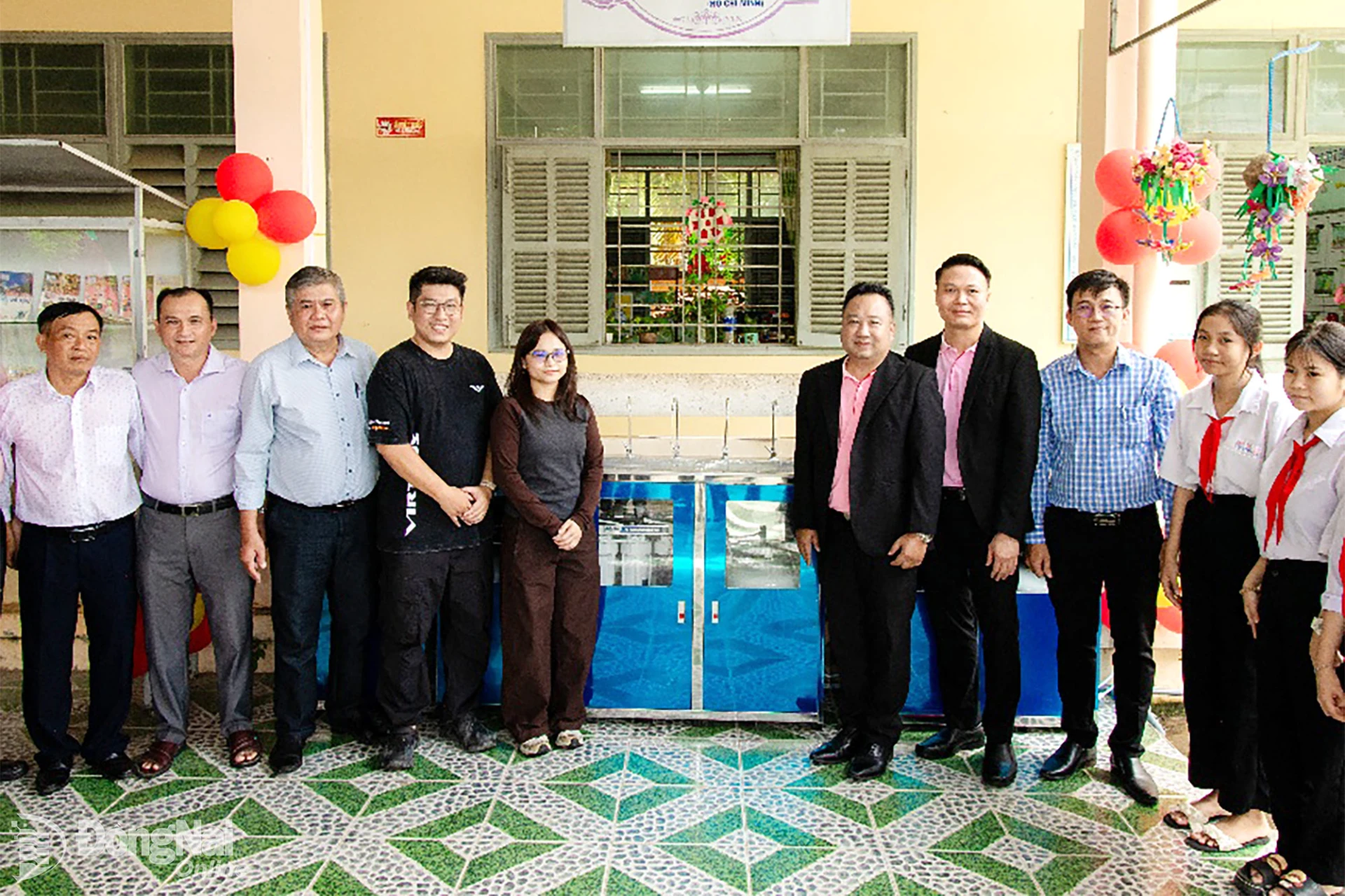 Hệ thống lọc nước sạch được bàn giao và đưa vào sử dụng tại Trường THCS An Thới (tỉnh Vĩnh Long).