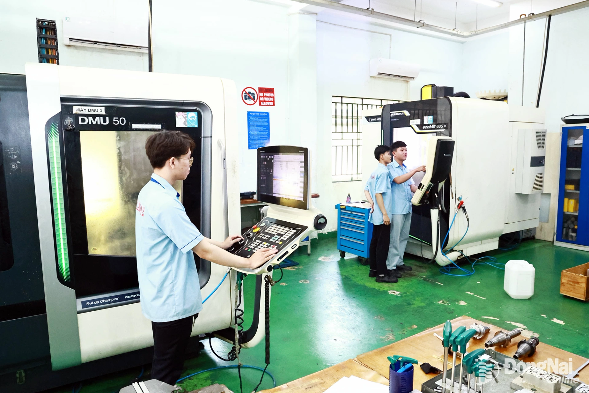 Sinh viên Trường cao đẳng Công nghệ quốc tế Lilama 2 trong giờ thực hành.