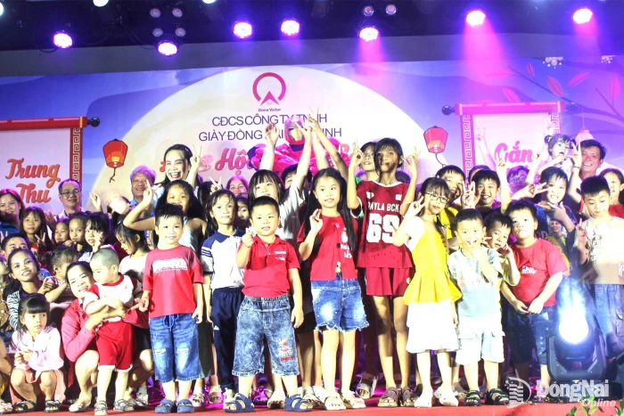 Trung thu ấm áp cùng con công nhân lao động