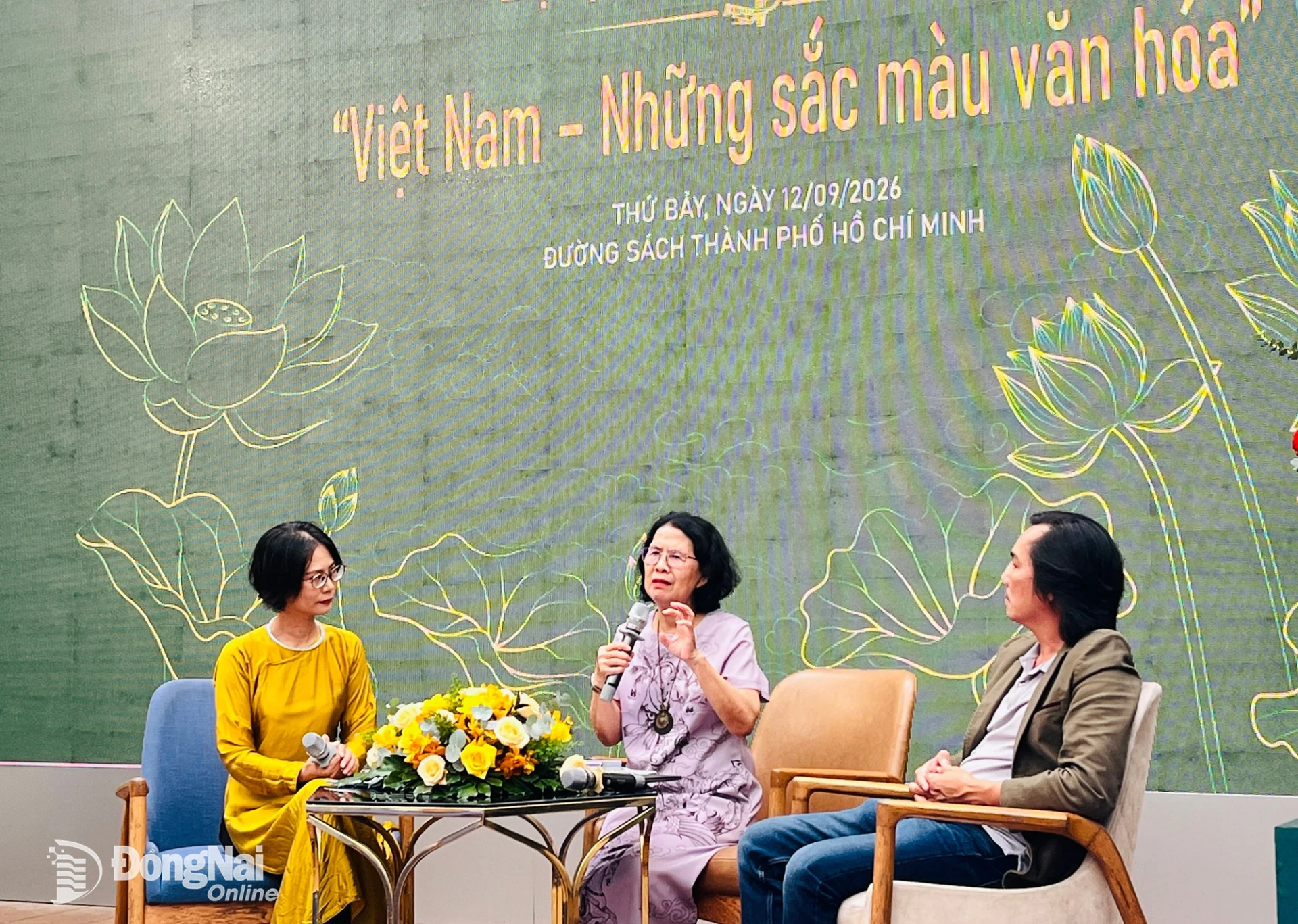 Quang cảnh Lễ ra mắt bộ lịch Bloc 365 ngày năm 2027 “Việt Nam - Những sắc màu văn hóa”.