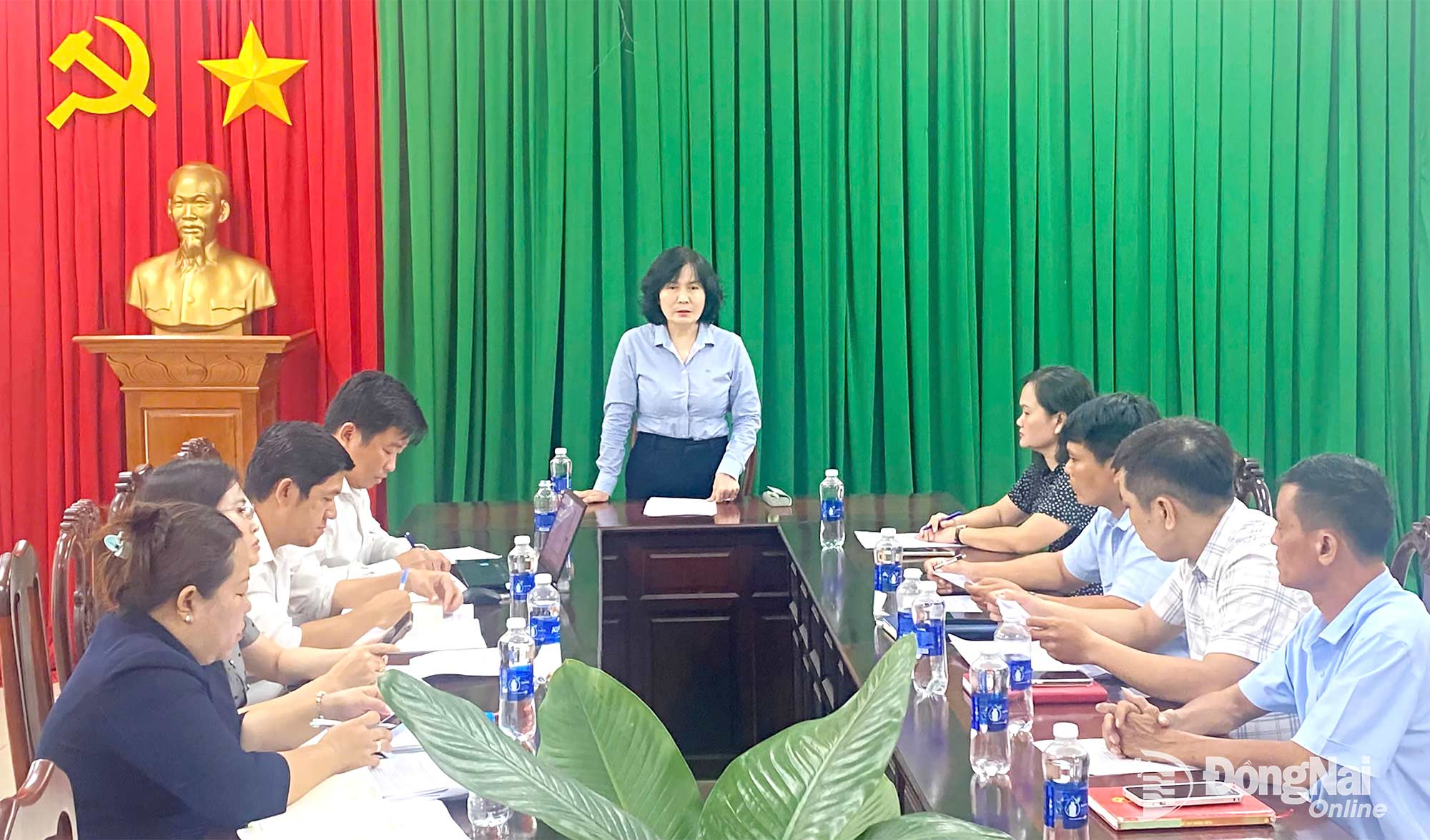 Thành ủy viên, Phó Chủ tịch UBND thành phố Đồng Nai Nguyễn Thị Cát Tiên phát biểu tại buổi làm việc với UBND xã An Phước. Ảnh: Phùng Viện