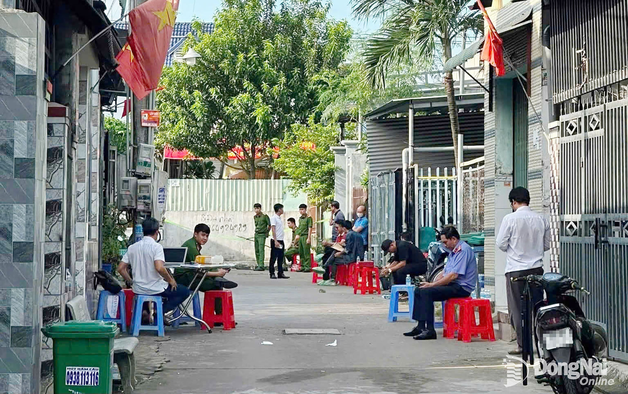 Lực lượng chức năng có mặt tại hiện trường để điều tra vụ việc. Ảnh: CTV