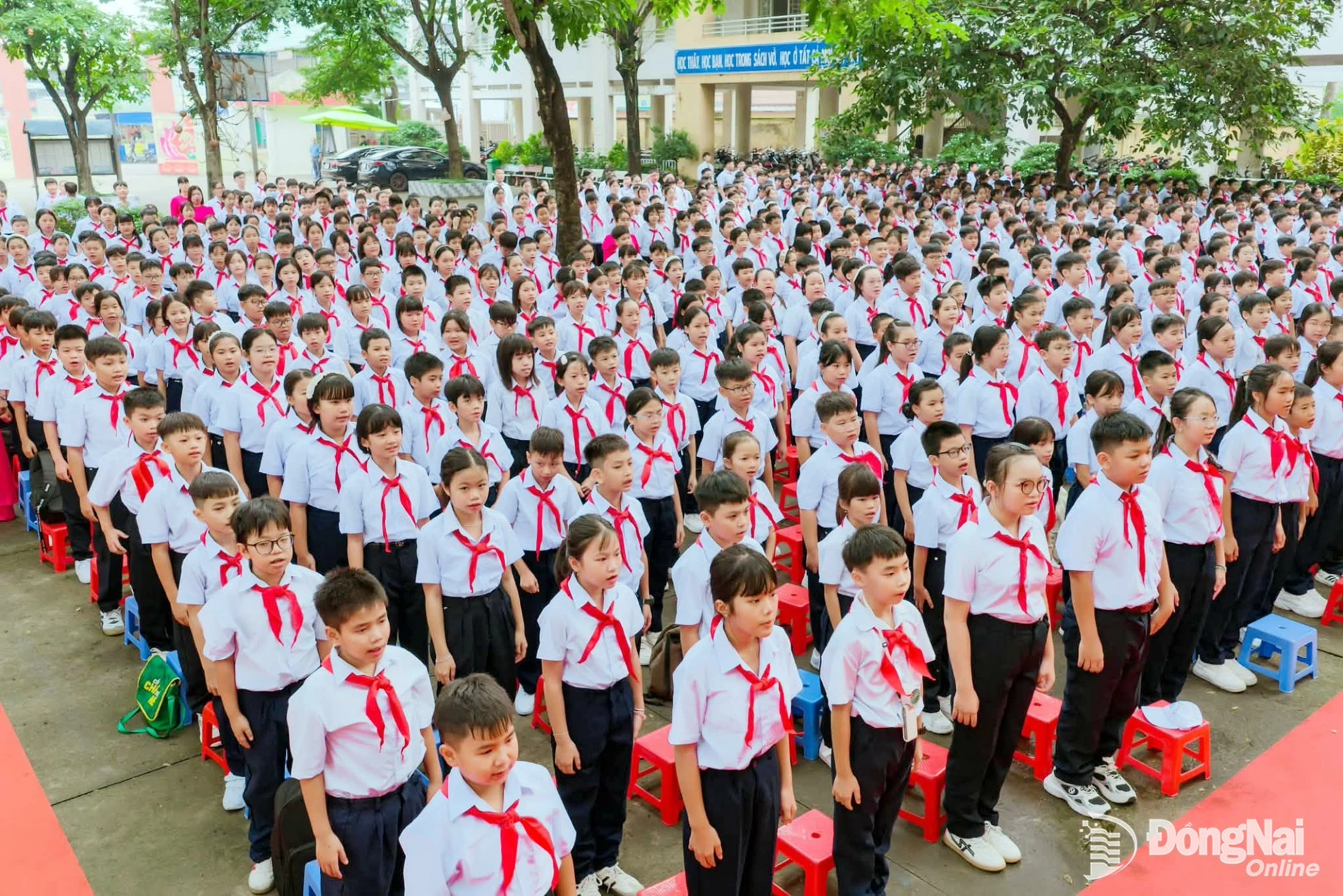 Students at Phuoc Tan Secondary School in Phuoc Tan Ward begin the new school year.

