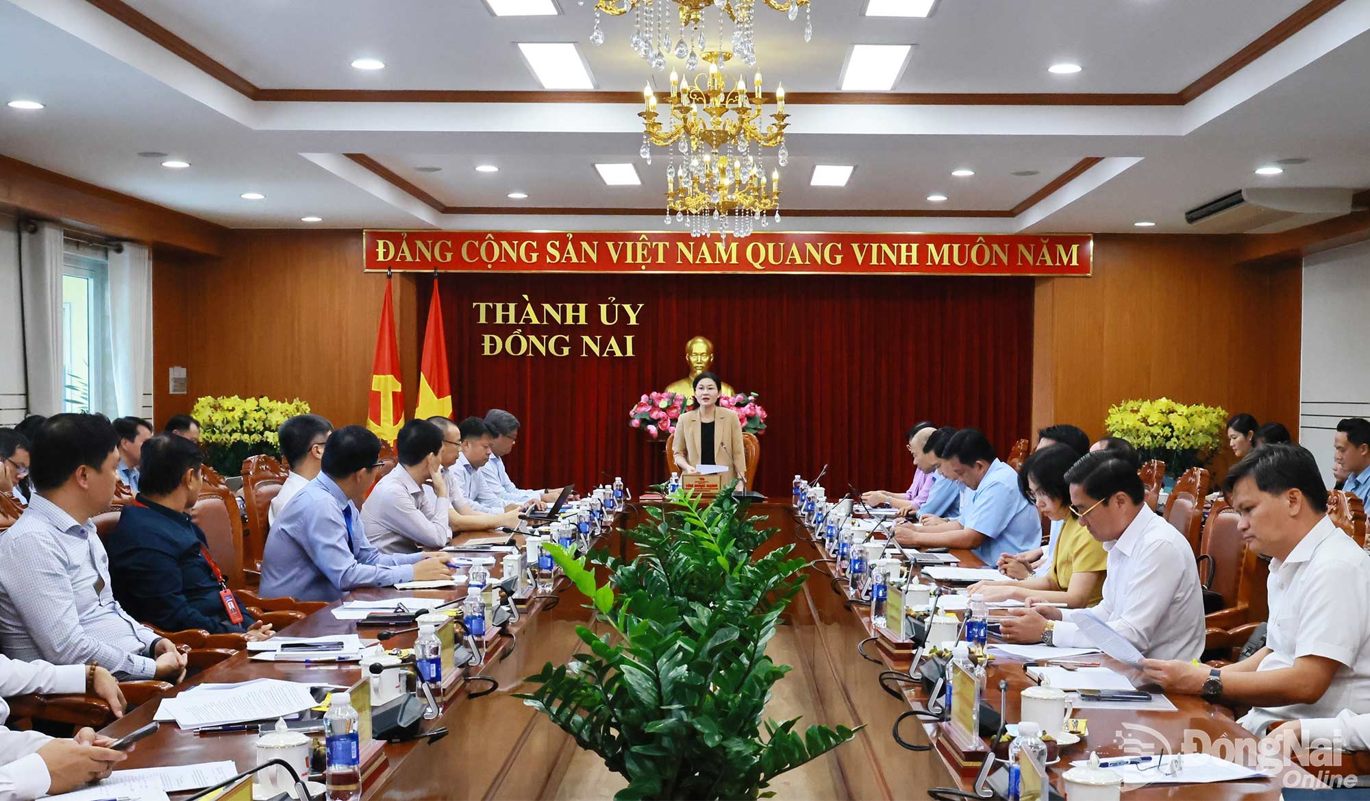 Ton Ngoc Hanh, Member of the Party Central Committee, Permanent Deputy Secretary of the CPC, and Chairwoman of the City Peoples Council, chairs the meeting. Photo: Cong Nghia

