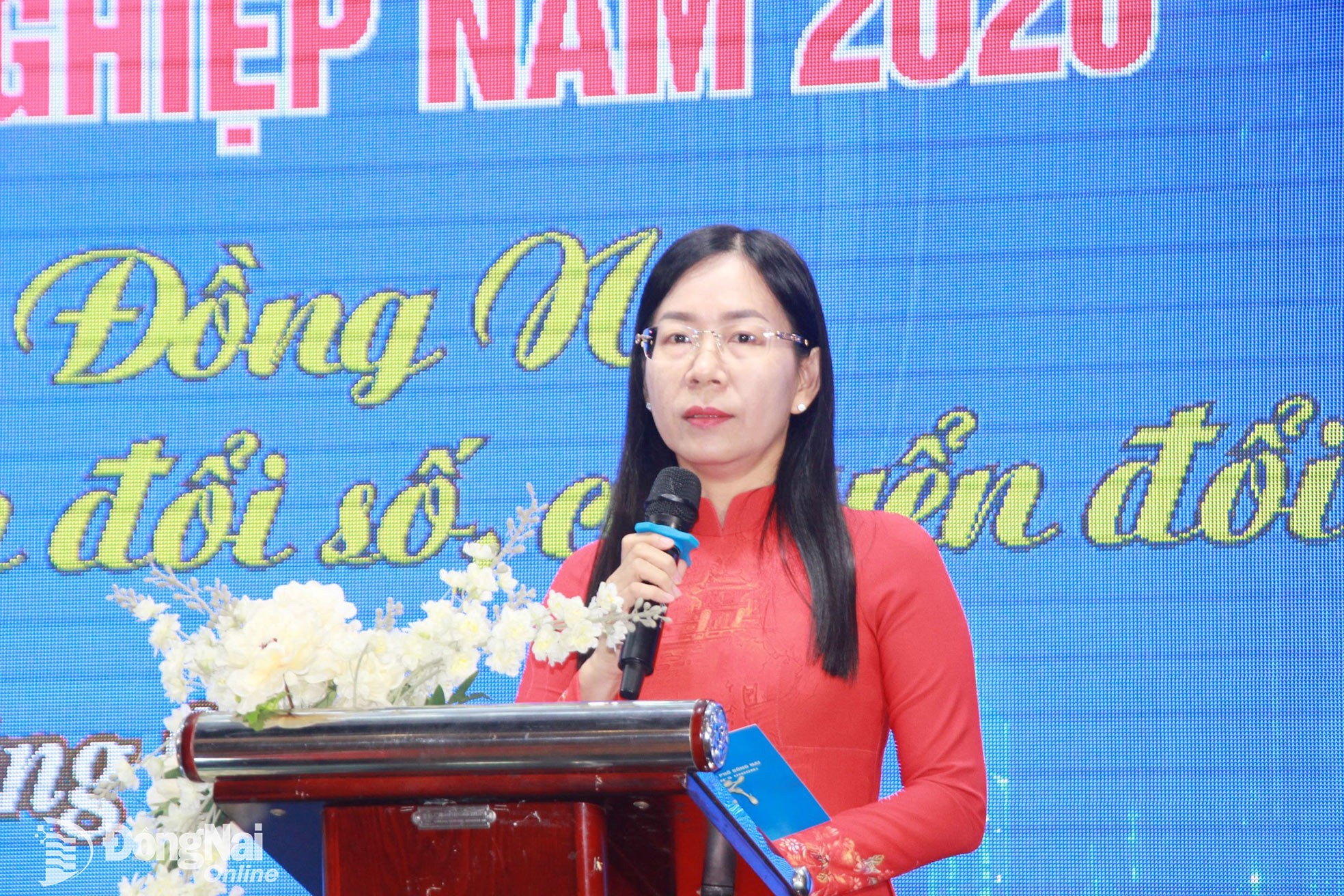 Le Thi Thanh Loan, Vice Chairwoman of the Vietnam Fatherland Front (VFF) Committee of Dong Nai and Chairwoman of the DNWU, delivers opening remarks. Photo: Nga Son


