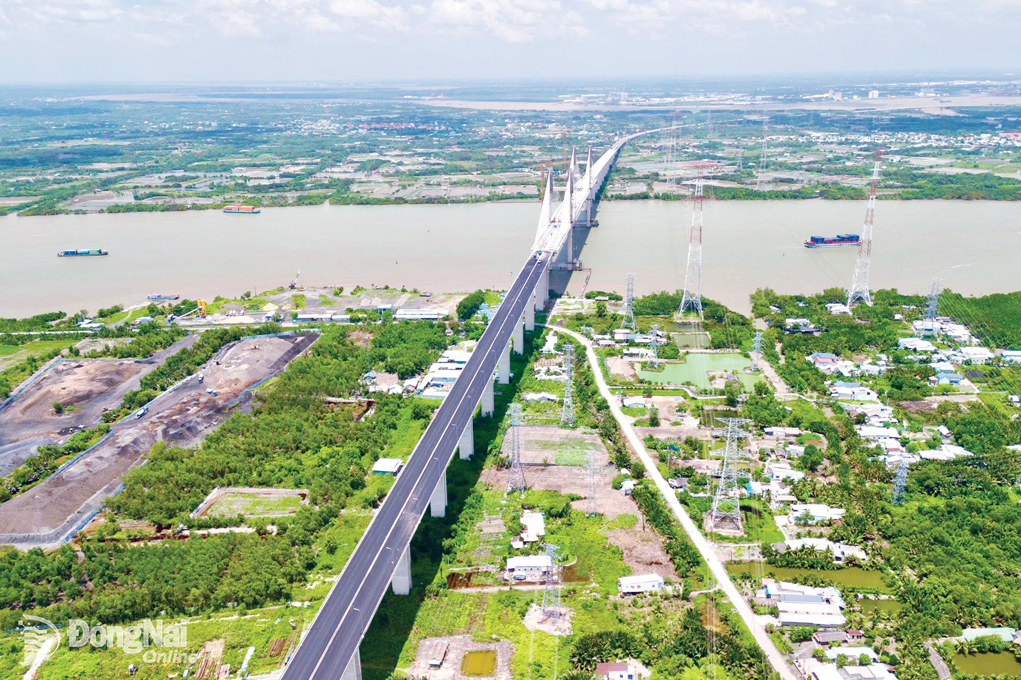 Ben Luc - Long Thanh Expressway is scheduled to be completed and fully opened to traffic in 2026. Photo: Pham Tung

