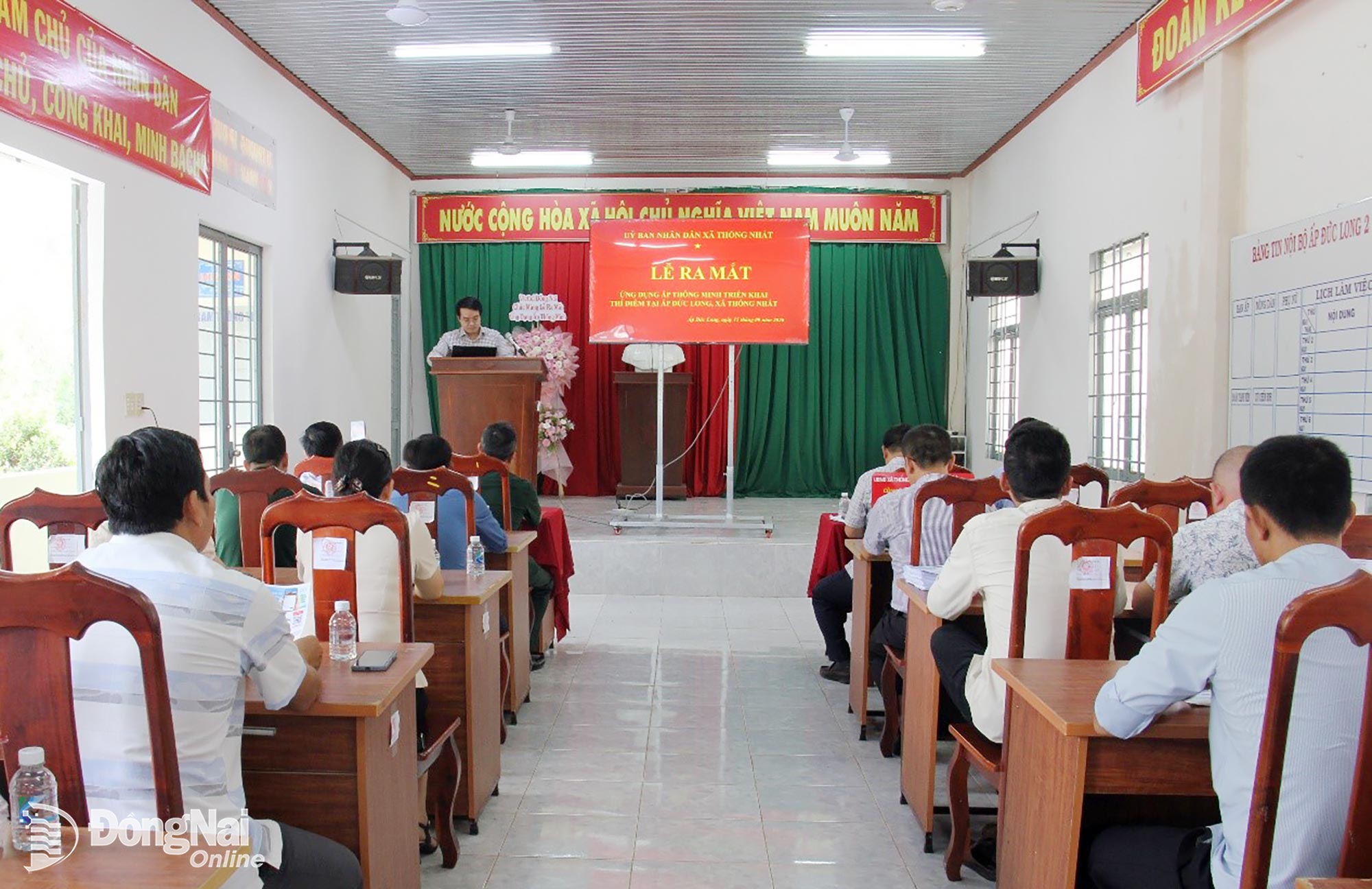 Quang cảnh lễ ra mắt ứng dụng Ấp thông minh tại xã Thống Nhất. Ảnh: Đức Hải

