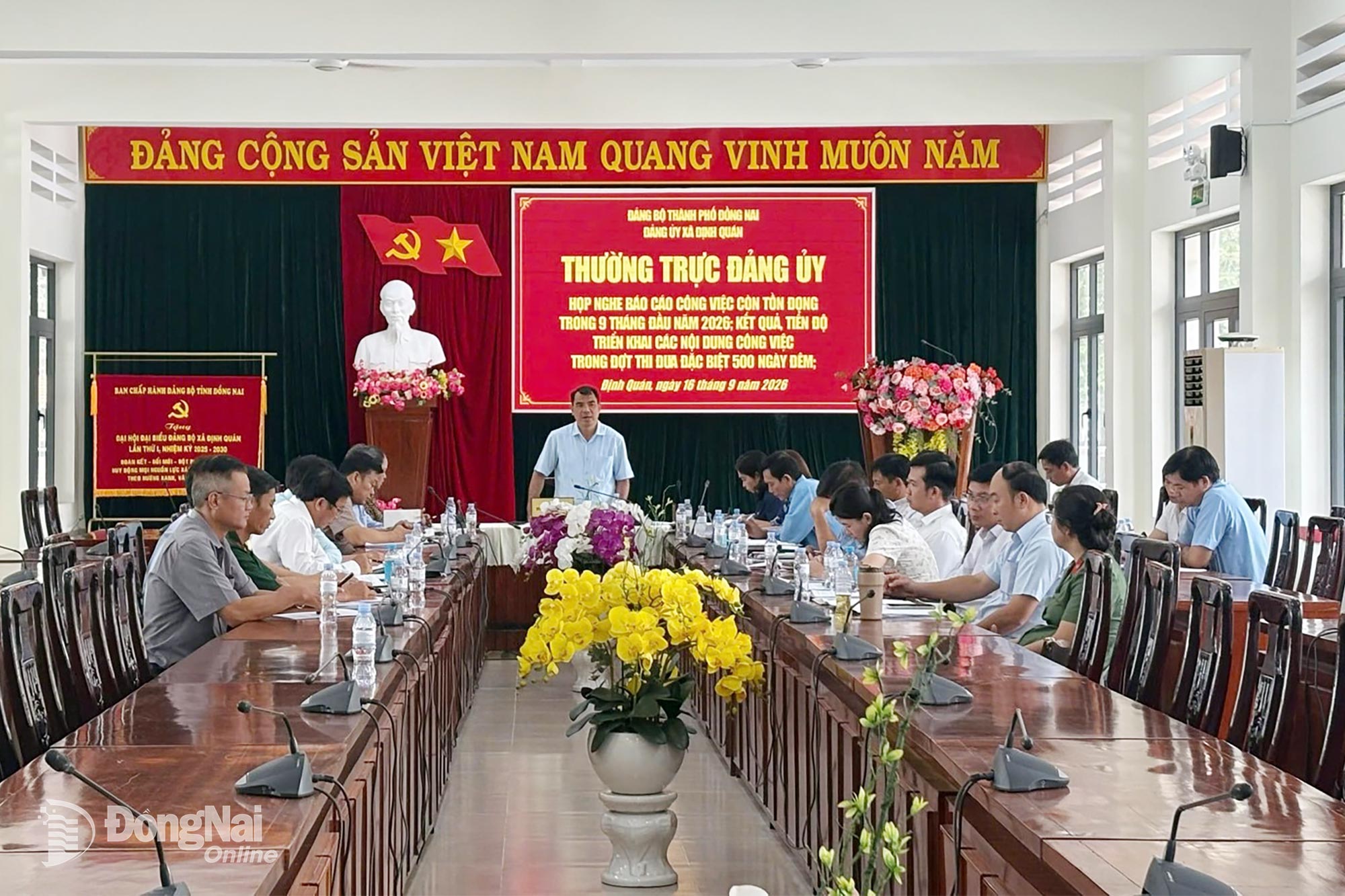Thành ủy viên, Bí thư Đảng ủy, Chủ tịch HĐND xã Định Quán Nguyễn Cao Cường phát biểu tại cuộc họp.

