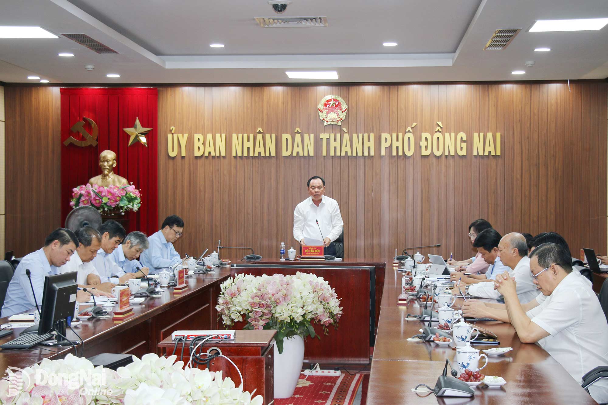 Deputy Secretary of the CPC Vo Tan Duc chairs the working session. Photo: Hai Quan

