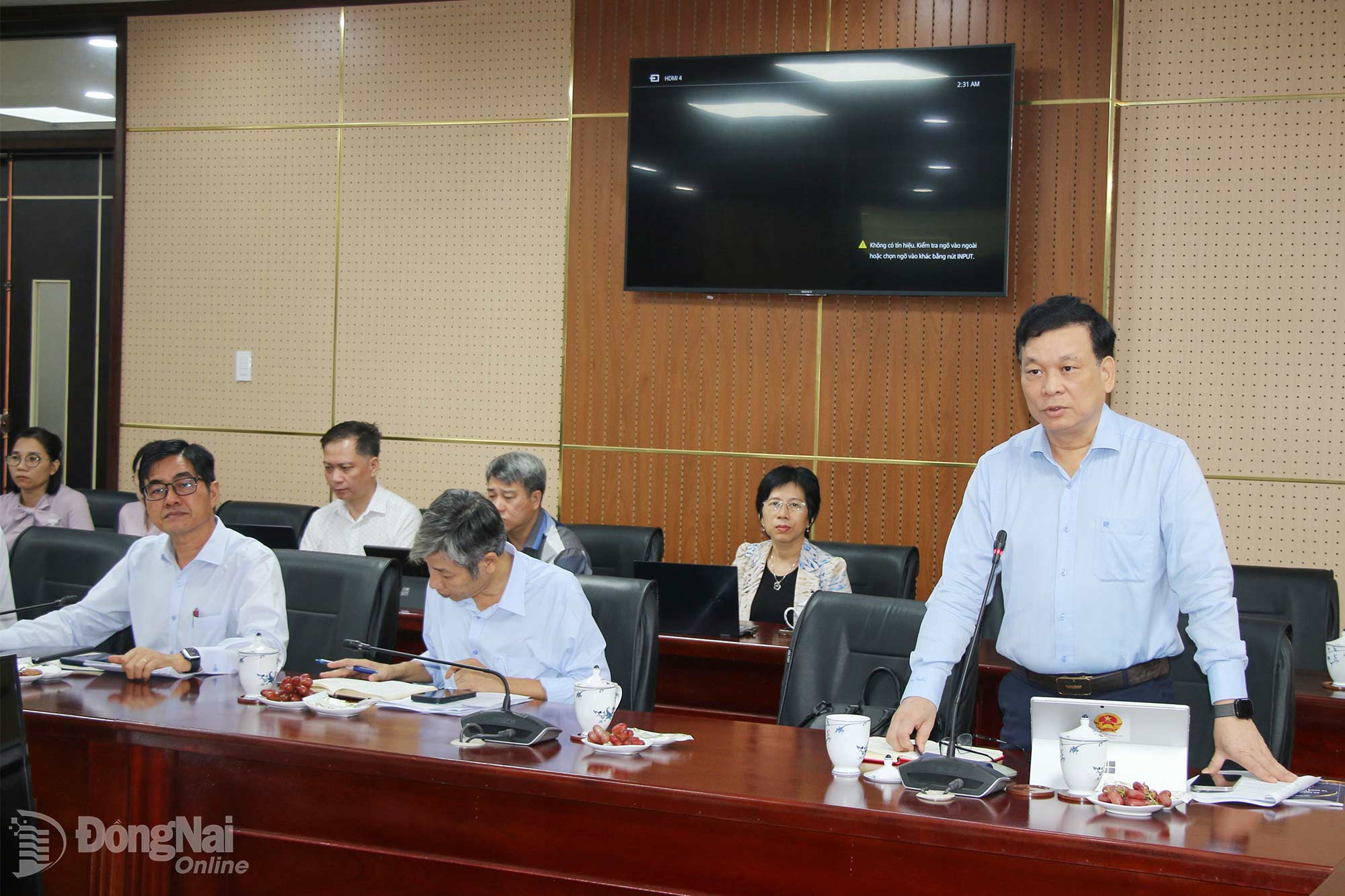 Director of the DoIT Vu Ngoc Long speaks at the working session. Photo: Hai Quan

