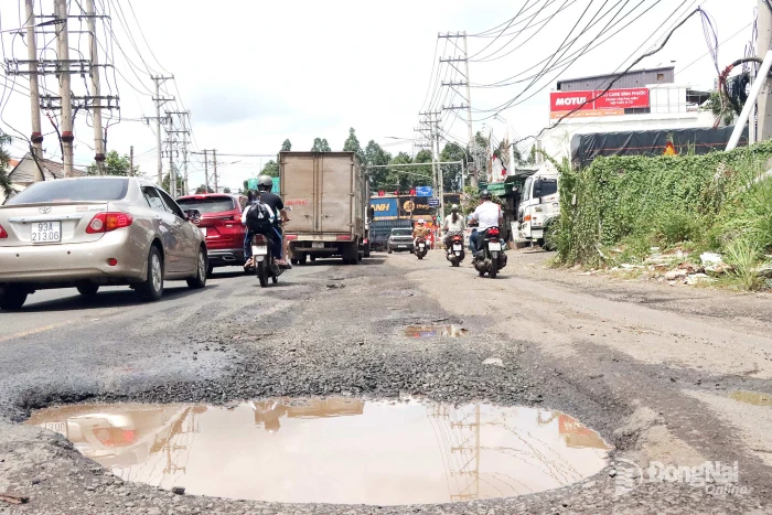 Đường Nguyễn Huệ xuống cấp, người dân phường Bình Phước mong sớm được sửa chữa
