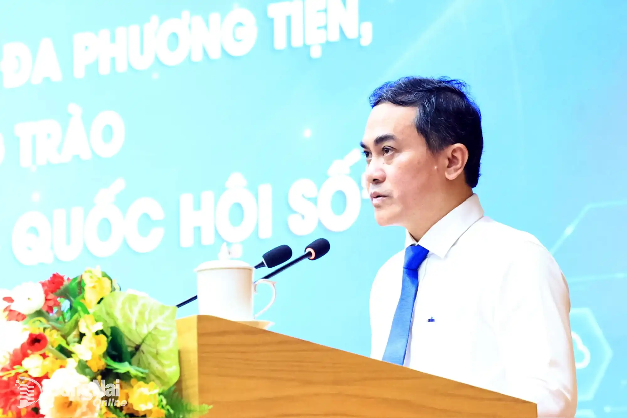 Member of the CPC’s Standing Board and Vice Chairman of the Dong Nai People’s Committee Le Truong Son reports on the city’s digital transformation. Photo: Cong Nghia

