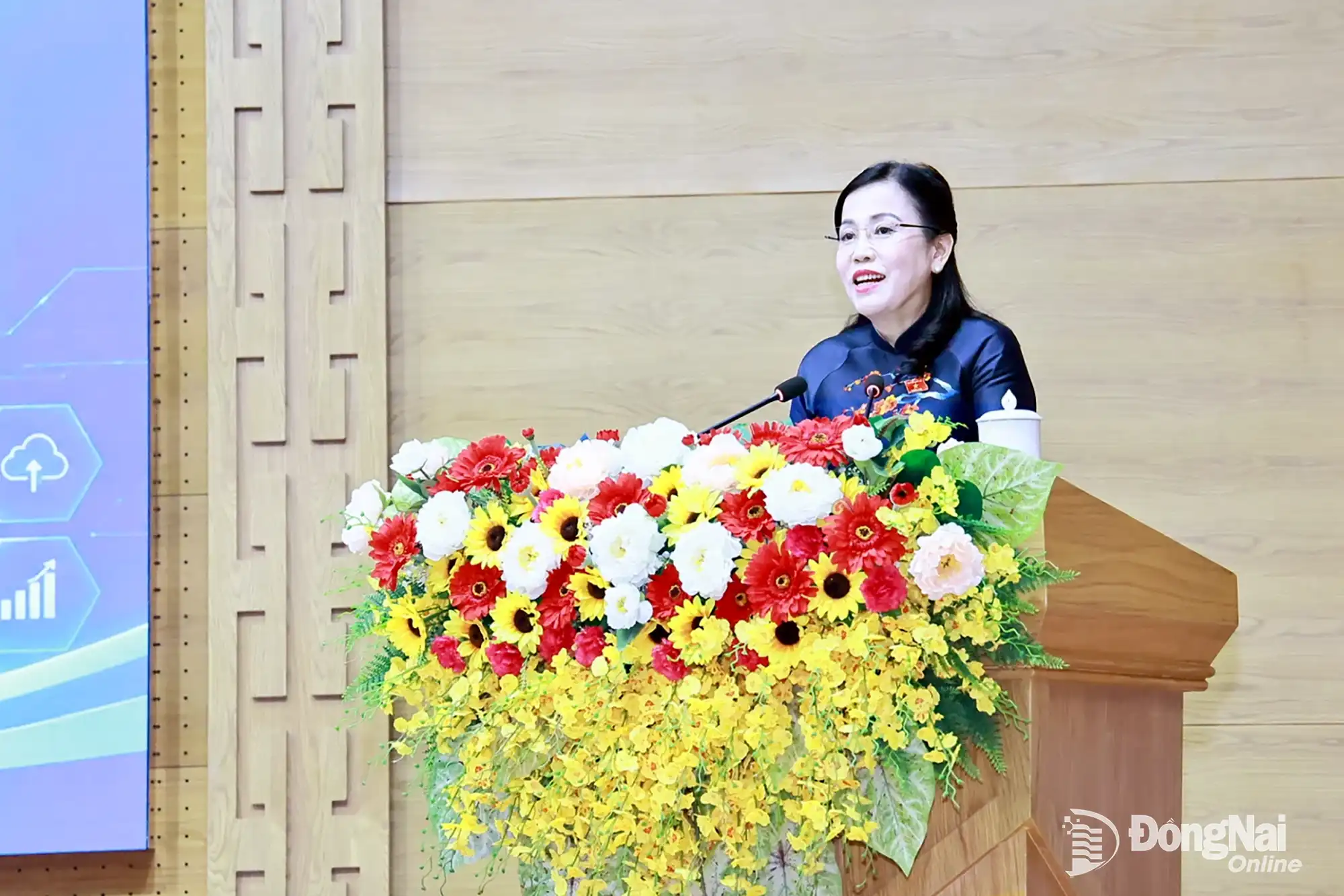 Member of the Party Central Committee, Member of the NA Standing Committee and Chairwoman of the NA Committee on Science, Technology and Environment Nguyen Thanh Hai speaks at the conference. Photo: Cong Nghia

