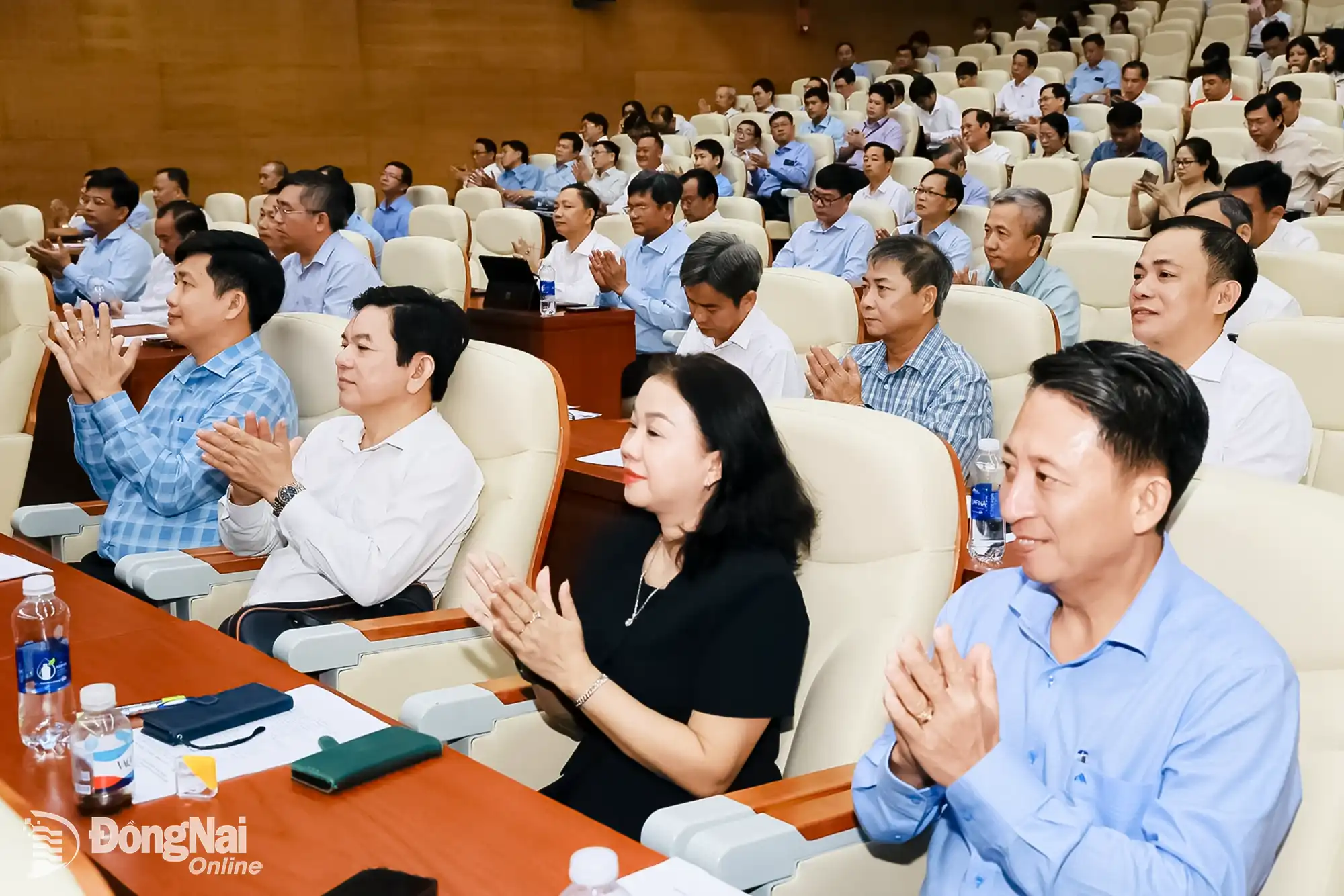 Representatives of departments, agencies, communes, wards and technology enterprises attend the conference. Photo: Cong Nghia

